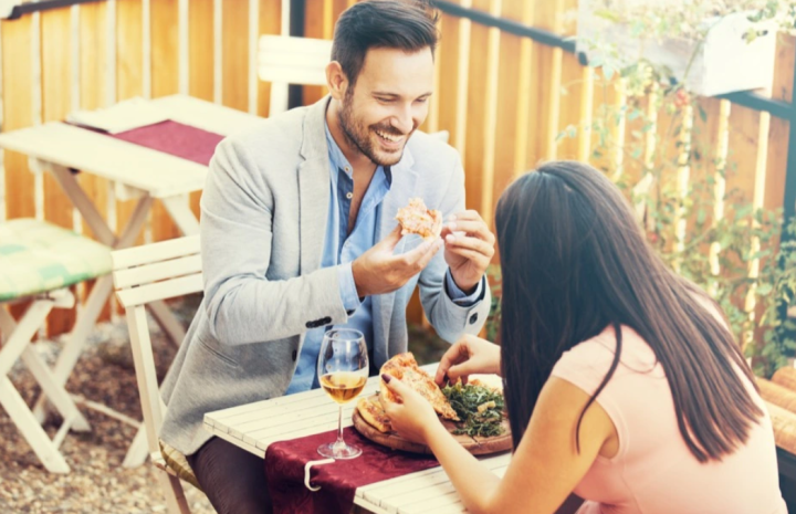 10 Compliments to Make on a First Date